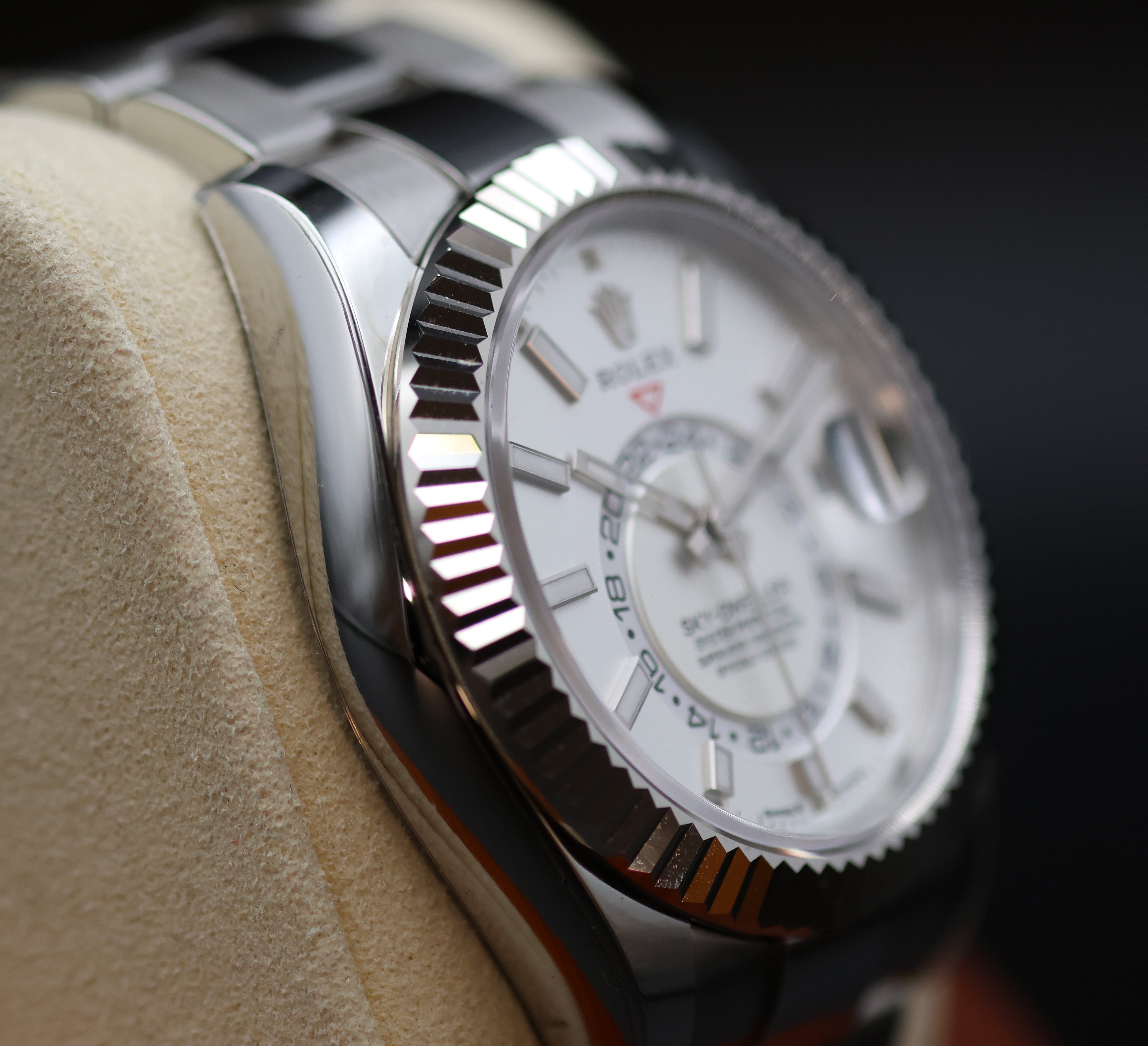 Rolex Sky-Dweller 336934 – White Dial, 42mm – Oystersteel & White Gold