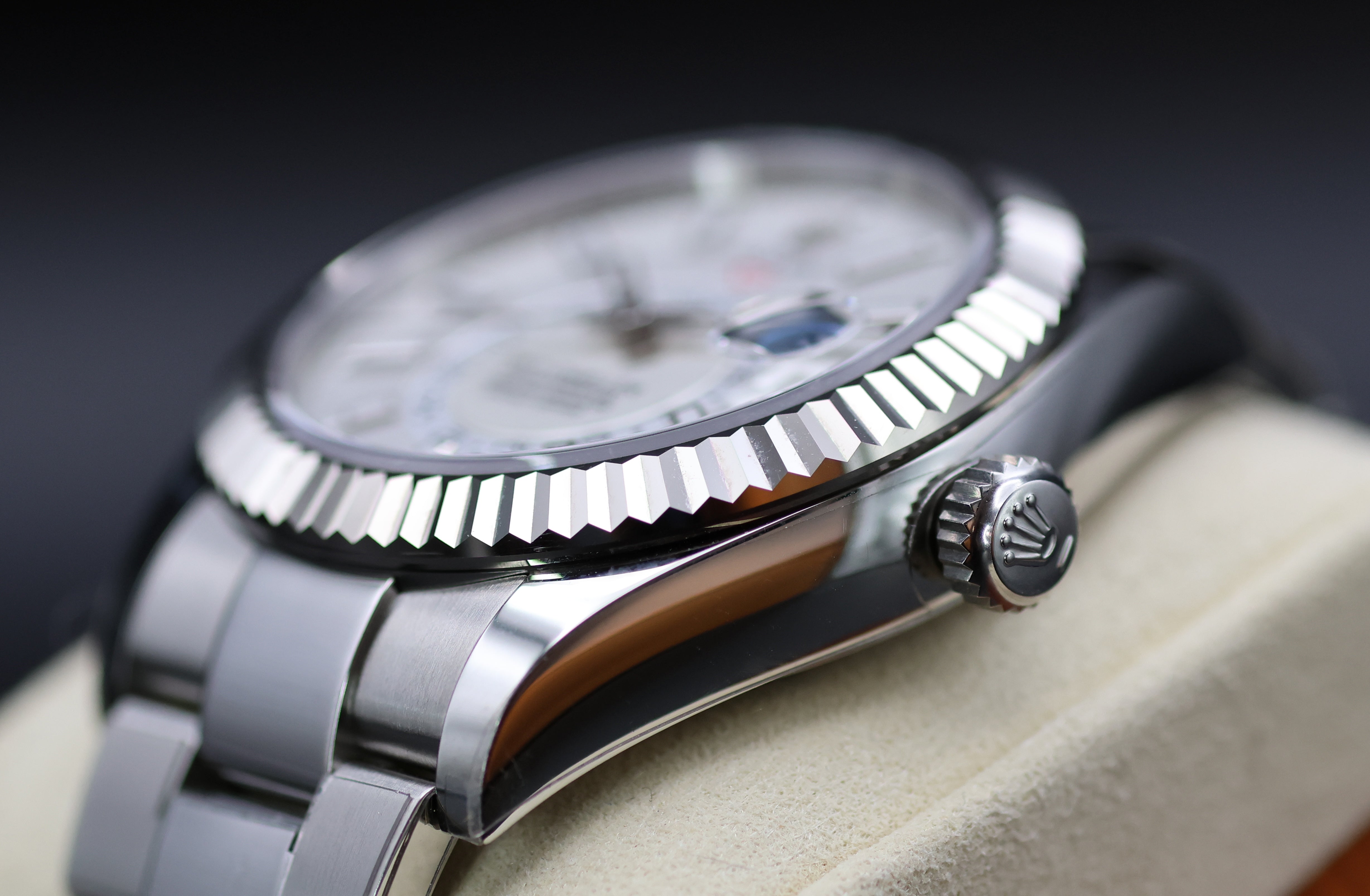 Rolex Sky-Dweller 336934 – White Dial, 42mm – Oystersteel & White Gold