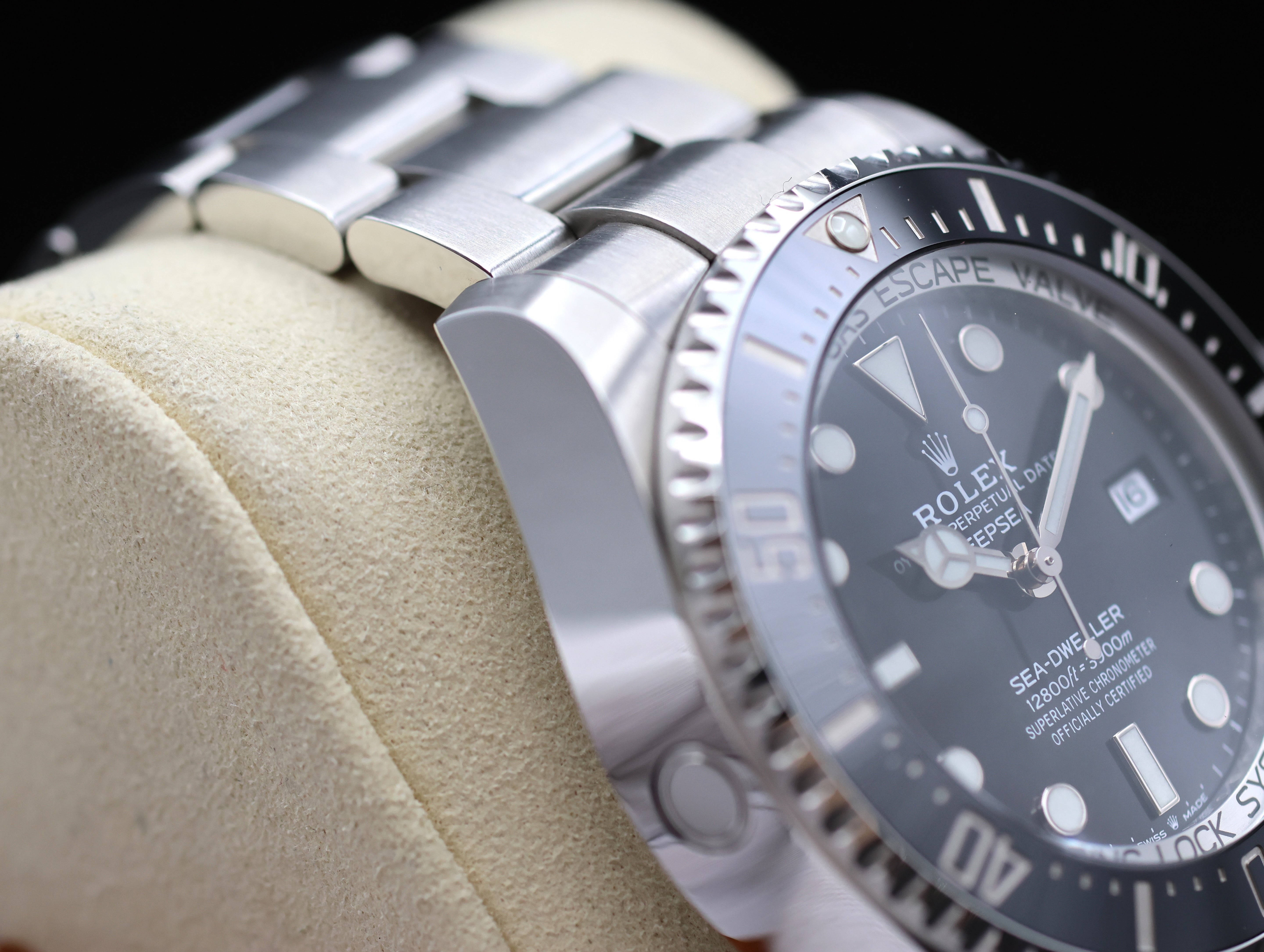 Rolex Sea-Dweller Deepsea 126660 – Black Dial, 44mm, Full Set