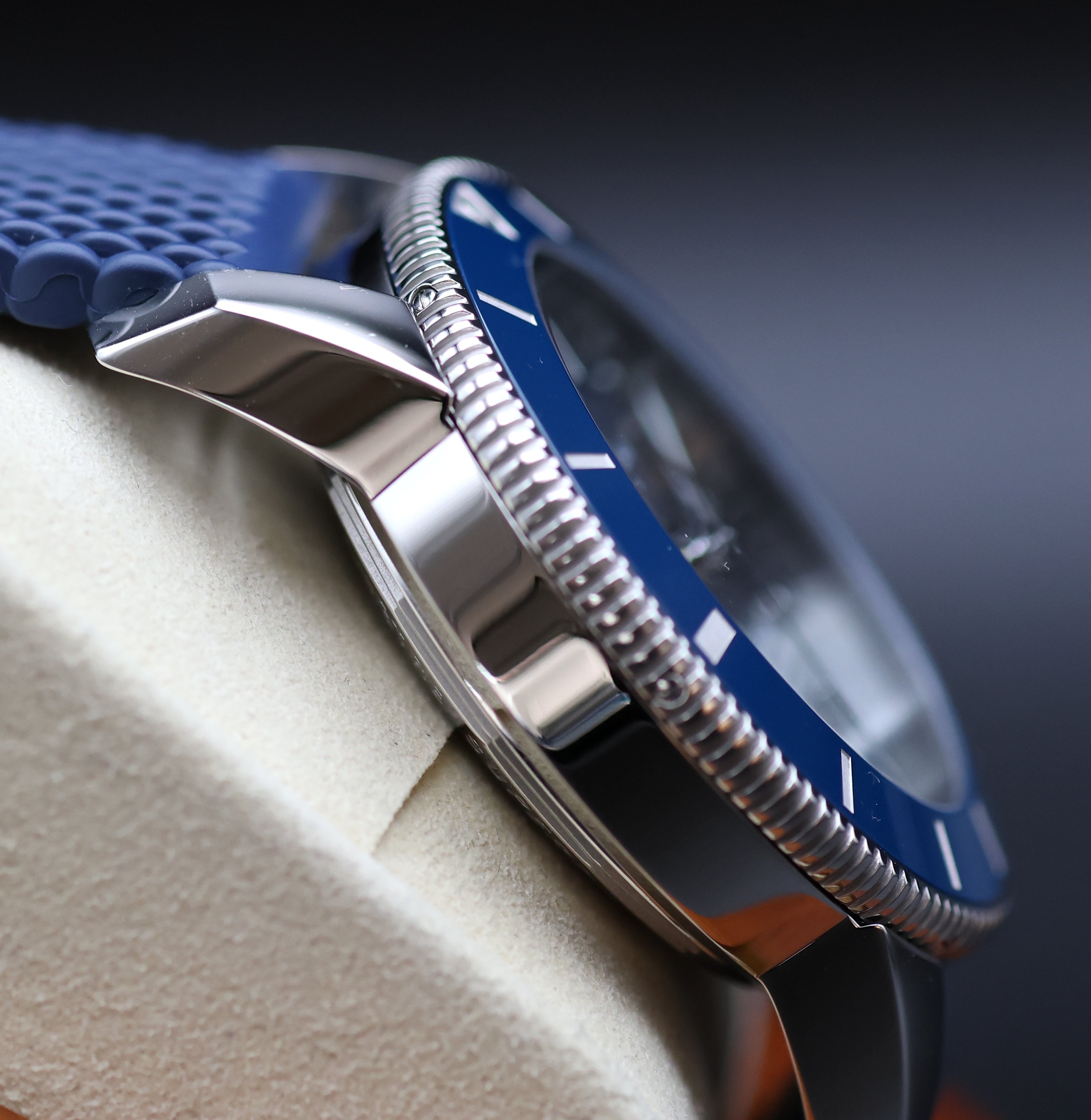 BREITLING Superocean Automatic 44