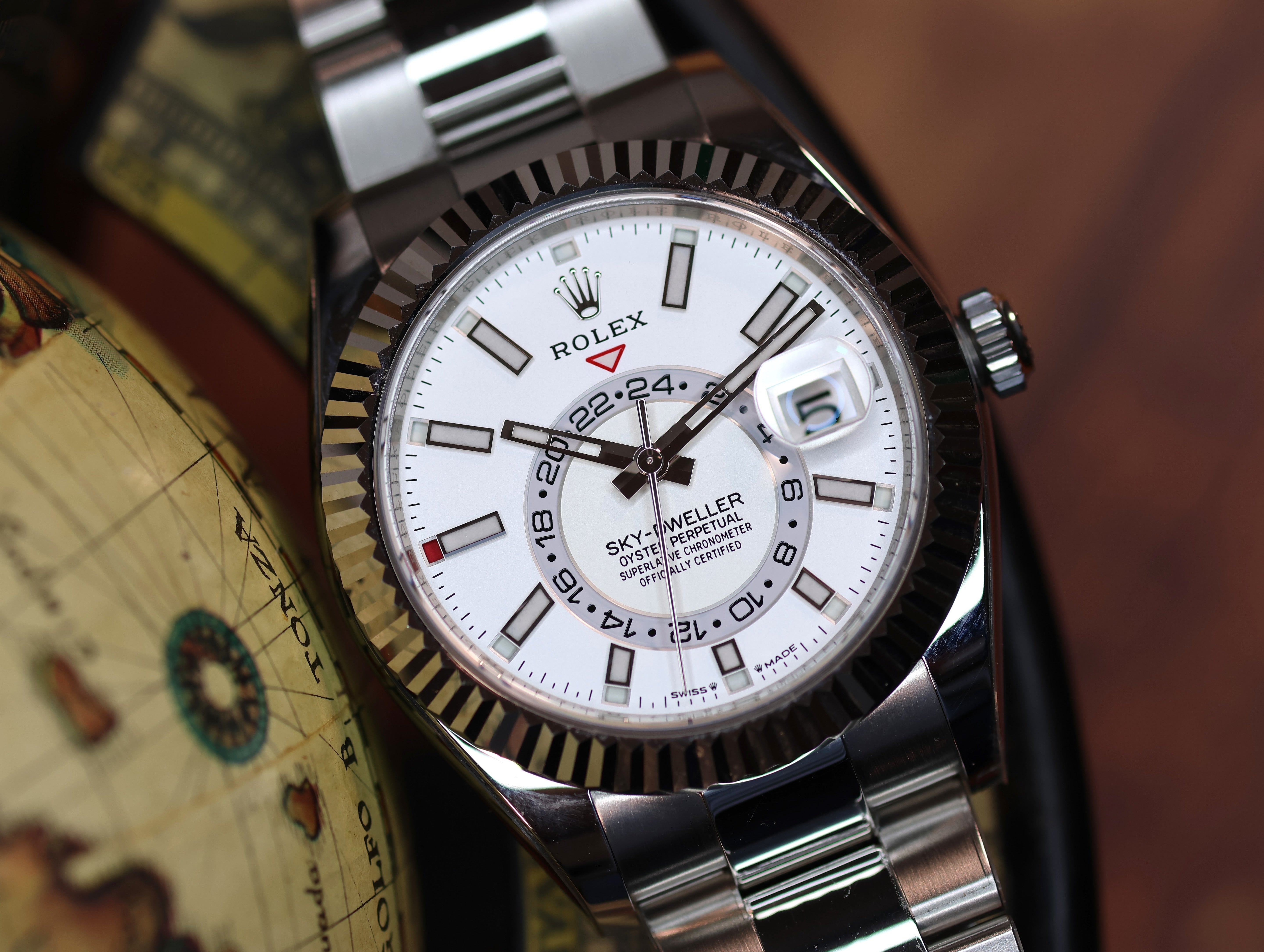 Rolex Sky-Dweller 336934 – White Dial, 42mm – Oystersteel & White Gold