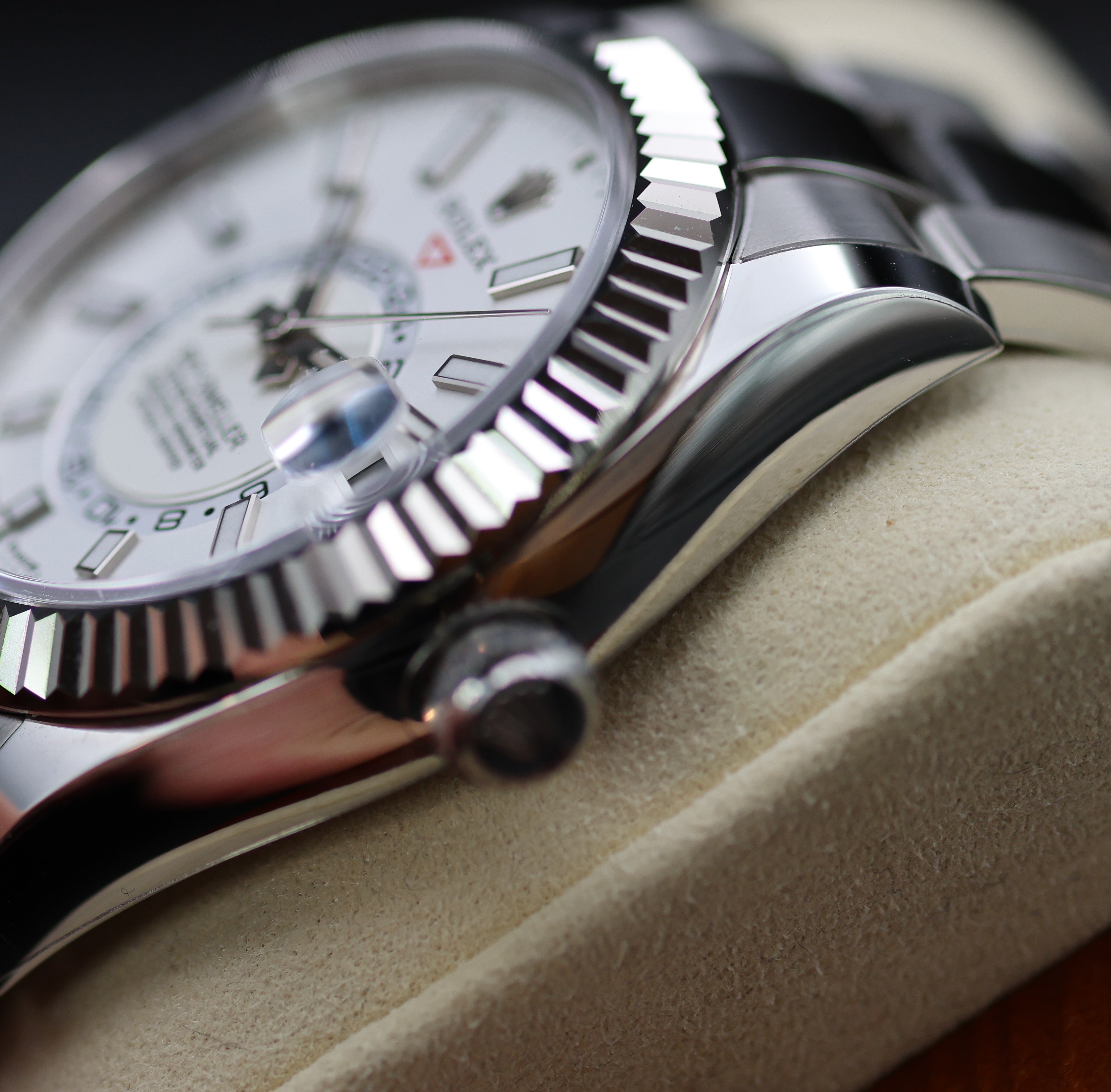 Rolex Sky-Dweller 336934 – White Dial, 42mm – Oystersteel & White Gold